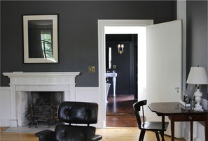 Superior Suite, 1 King Bed, Non Smoking | Living area | IPod dock, MP3 dock - Inn at Kenmore Hall (Richmond)