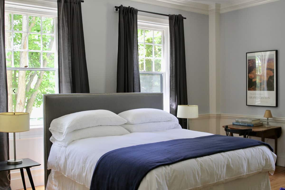Deluxe-Zimmer, 1 King-Bett, Nichtraucher | 1 Schlafzimmer, Bettwäsche aus ägyptischer Baumwolle