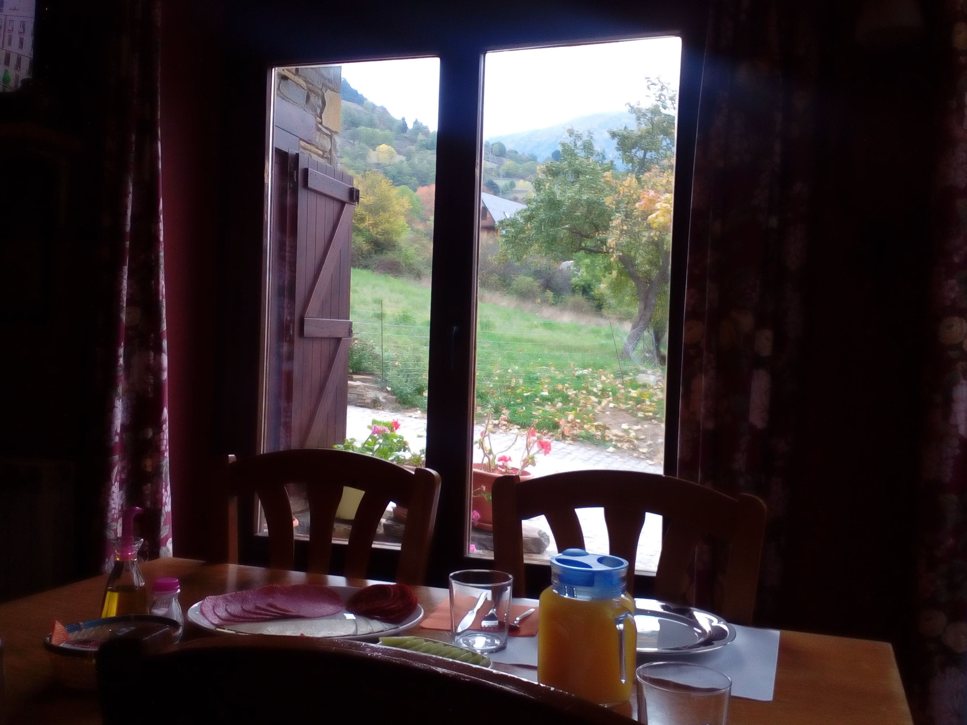 Petit déjeuner continental (5.50 EUR par personne)