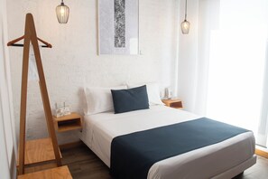 Minibar, laptop workspace, blackout curtains, soundproofing - Romance City Hotel (Morelia)