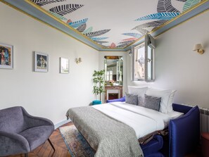 Luxury Apartment, Multiple Beds, City View | Living room | Flat-screen TV - Luxury 2 Bedroom Duplex - Beautiful Monument View (Paris)