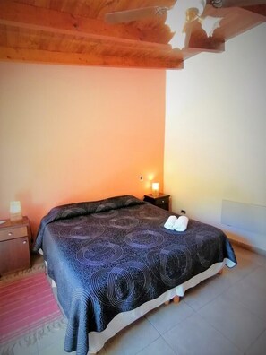 Zimmersafe, kostenloses WLAN, Bettwäsche