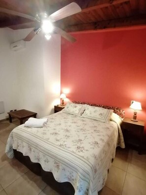 In-room safe, free WiFi, bed sheets - Alamo Hostel & Suites (Mendoza)