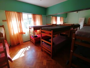 Felles sovesal – classic | Safe på rommet, wi-fi (inkludert) og sengetøy