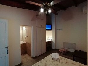 Habitación doble estándar | Caja de seguridad en la habitación, wifi gratis y ropa de cama