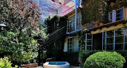 Alamo Hostel & Suites