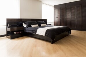 2 bedrooms, Egyptian cotton sheets, premium bedding, down duvets