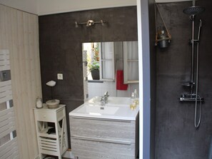 Standard Double Room, Terrace (1er étage ) | Bilik Mandi