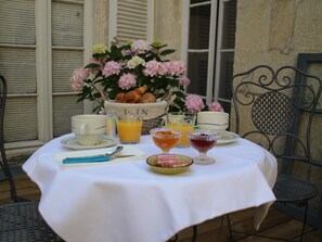 Exterior - Une Chambre en Ville (Saintes)