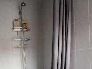Standard Double or Twin Room, Terrace (2ème étage ) | Bathroom - Une Chambre en Ville (Saintes)