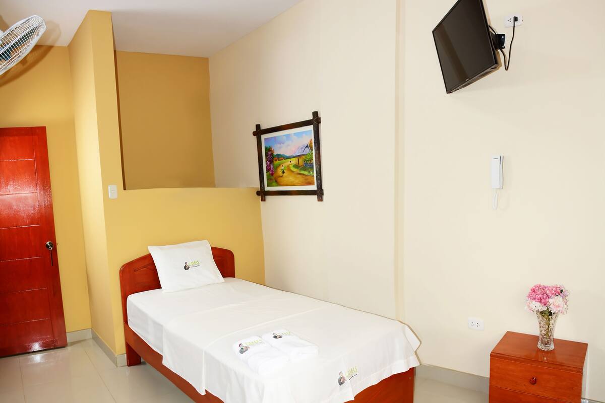 Single Room, 1 Single Bed, Private Bathroom