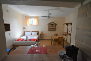 Studio, 1 Queen Bed, Kitchenette | 1 bedroom, premium bedding, desk, laptop workspace - Casa Almendro (Tulum)