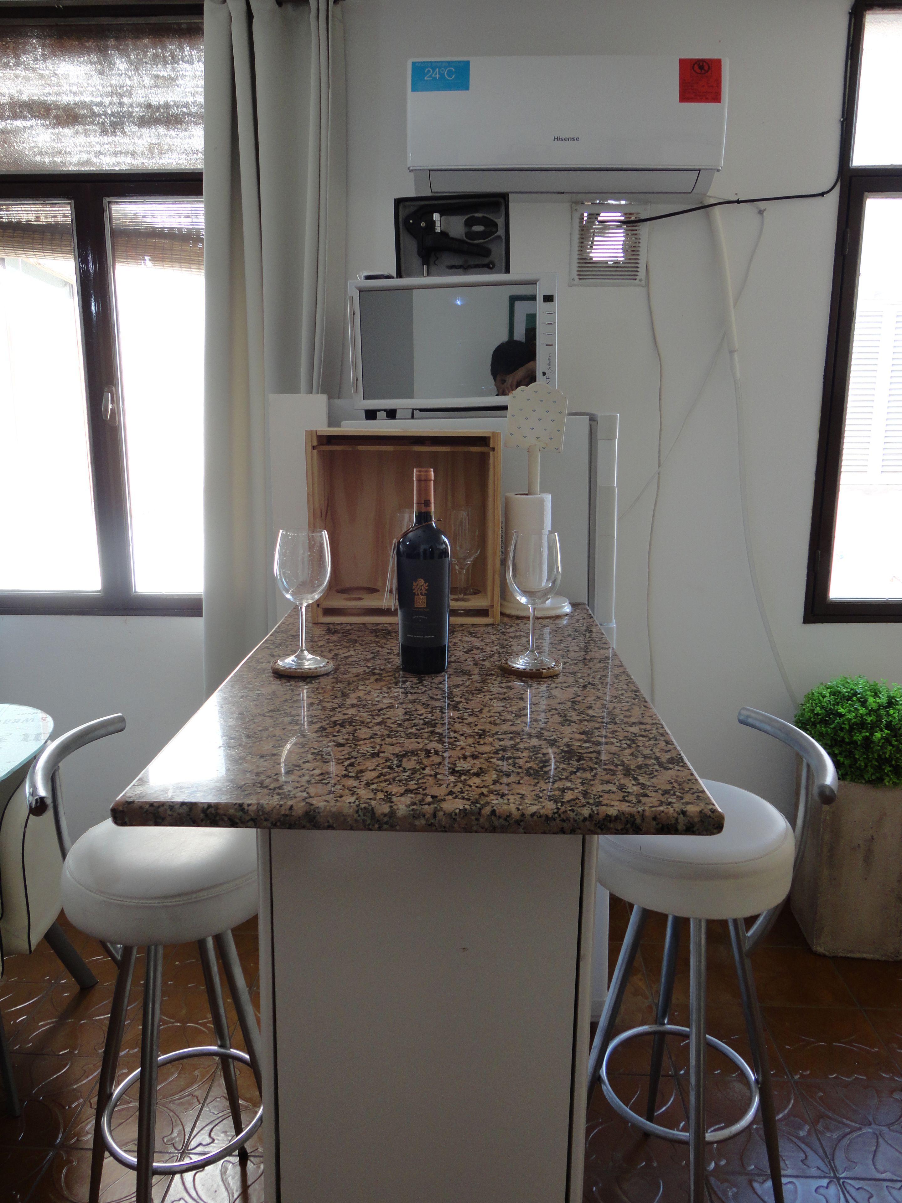 تناول الطعام داخل الغرفة