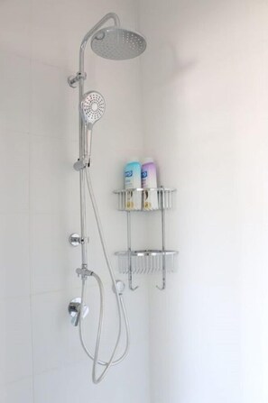 Dusche im Bad