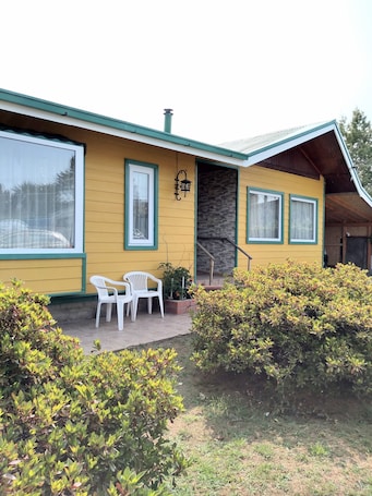 Fachada del alojamiento. Cabañas El Jardin