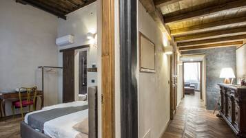 Habitación doble romántica, 1 cama King size, para no fumadores | Sábanas de algodón egipcio, ropa de cama de alta calidad y edredón