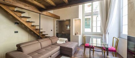 Luxury Studio Suite, 1 King Bed with Sofa bed, Non Smoking | Living room | 43-inch Smart TV with digital channels, TV, Netflix