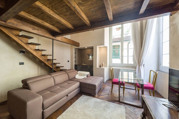 Suite monolocale Luxury, 1 letto king con divano letto, non fumatori | Soggiorno | Smart TV 43 pollici con canali digitali, TV, Netflix