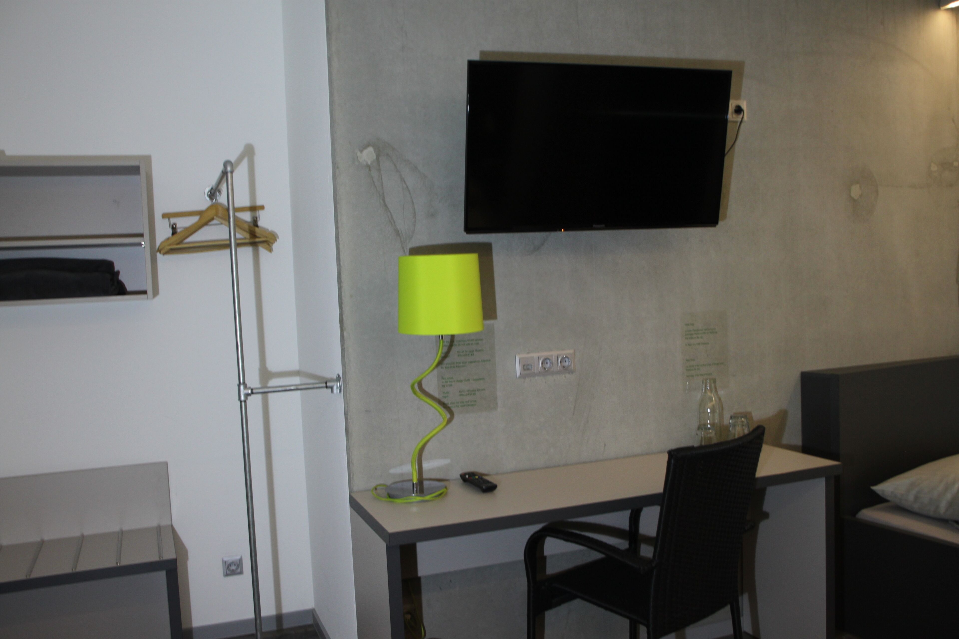 triple room | television