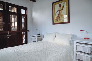 1 bedroom, iron/ironing board, free WiFi, bed sheets - Terrace for sunbathing / walking distance to historic sites & cafes (San Juan)