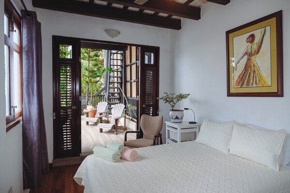 1 bedroom, iron/ironing board, free WiFi, bed sheets - Terrace for sunbathing / walking distance to historic sites & cafes (San Juan)