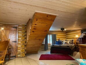 2 makuuhuonetta, silitysrauta/-lauta, ilmainen Wi-Fi, vuodevaatteet