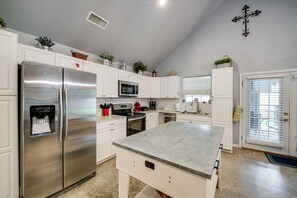 Refrigerador, microondas, parrilla de estufa y lavavajillas 