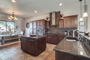 Fridge, microwave, stovetop, dishwasher - Pool & Hot Tub: Luxe Lake Havasu Home (Lake Havasu City)