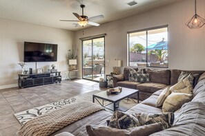 TV, DVD player - Pool & Hot Tub: Luxe Lake Havasu Home (Lake Havasu City)