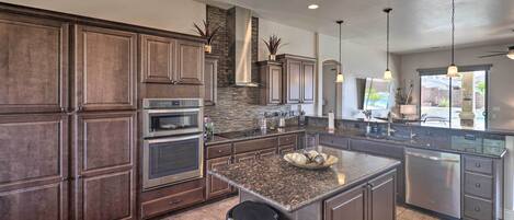 Refrigerador, microondas, placa de cocina, lavavajillas