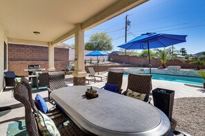Outdoor dining - Pool & Hot Tub: Luxe Lake Havasu Home (Lake Havasu City)