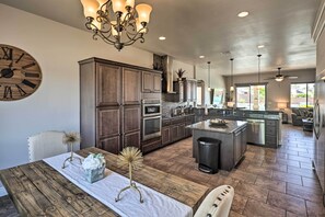 Fridge, microwave, stovetop, dishwasher