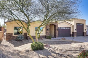 Exterior - Pool & Hot Tub: Luxe Lake Havasu Home (Lake Havasu City)