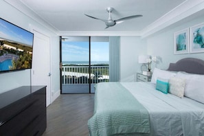 2 bedrooms, iron/ironing board, free WiFi, bed sheets - Beachfront 2BR/2BA Marco Island condo with pool, WiFi, and beach access. (Marco Island)