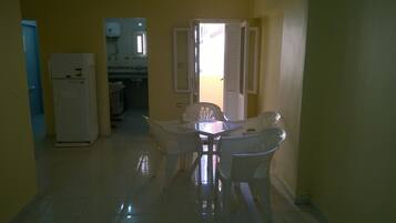 Full-size fridge, oven, cookware/dishes/utensils