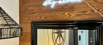 Stay Awhile!Swim/Fish/BoatAutumn Lake. 2 mins. to Salmon River! Cottage5