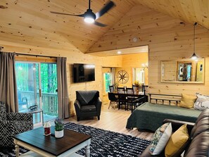 Smart TV - Stay Awhile!Swim/Fish/BoatAutumn Lake. 2 mins. to Salmon River! Cottage5 (Orwell)