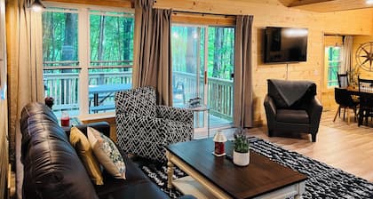 Stay Awhile!Swim/Fish/BoatAutumn Lake. 2 mins. to Salmon River! Cottage5