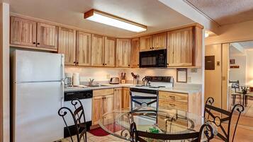 Microwave, stovetop, dishwasher, coffee/tea maker