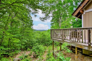 Terrace/patio - Conway Area Chalet w/ Mountain Views & Fire Pit! (Madison)