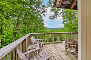 Property grounds - Conway Area Chalet w/ Mountain Views & Fire Pit! (Madison)