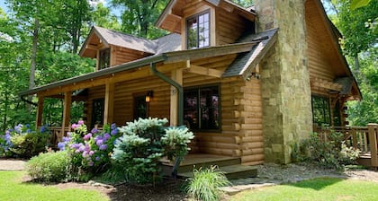 Luxus-Blockhaus mit Spa-Bad, Whirlpool, Feuerstelle, Wifi