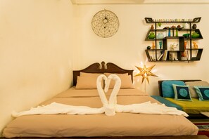 2 bedrooms, internet, bed sheets