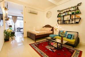 2 bedrooms, internet, bed sheets