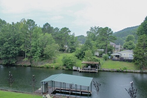 Lake Hamilton Rest, Relaxation, and Fun Seekers Welcome here!!!! 