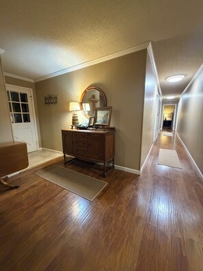 Interior - Family-Friendly Waterfront Lake Hamilton Retreat-refurnished- with Dock & Ramp  (Hot Springs)