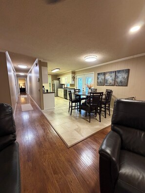 Interior - Family-Friendly Waterfront Lake Hamilton Retreat-refurnished- with Dock & Ramp  (Hot Springs)