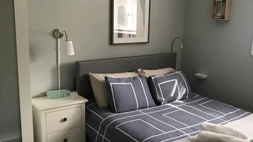 3 habitaciones, tabla de planchar con plancha, wifi y ropa de cama