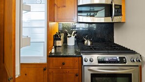 Geladeira, micro-ondas, fogão, lava-louças