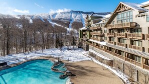 Piscina coberta i piscina a l'aire lliure 